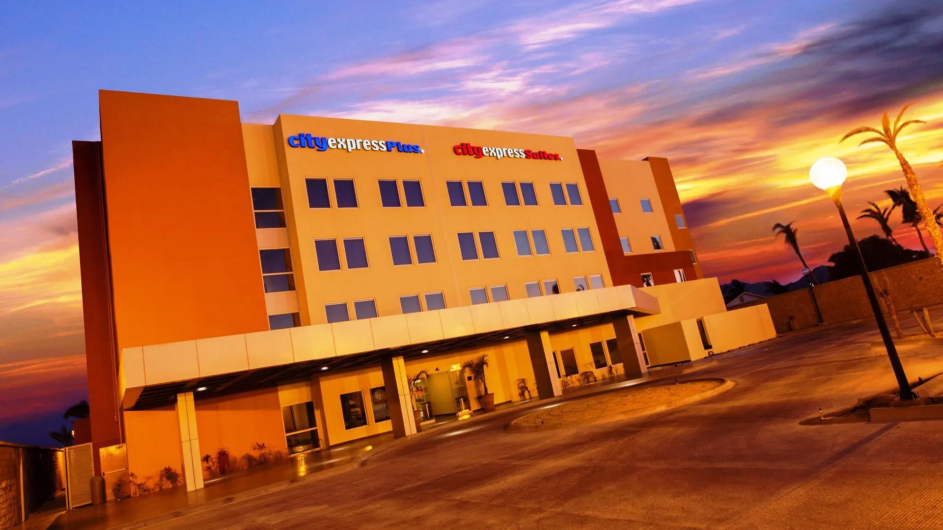 Hotel City Express Plus By Marriott Cabo San Lucas